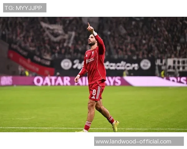 梅开二度！法兰克福前锋助球队取得关键胜利