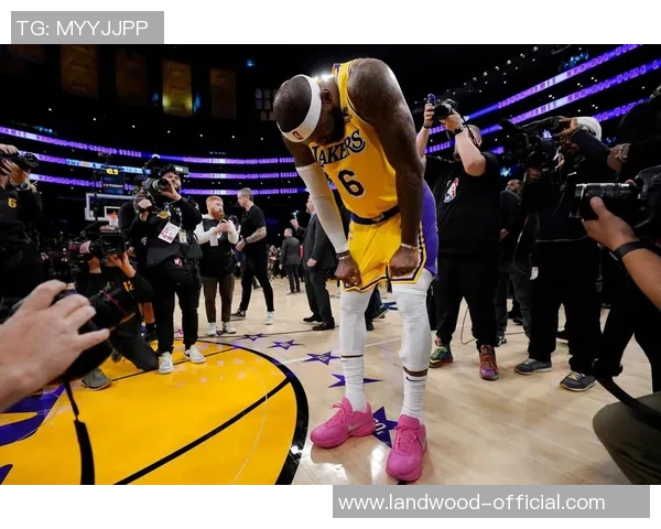 詹姆斯缺席对阵湖人的比赛,仍未恢复伤势,球队或将面临挑战 詹姆斯缺席对阵湖人的比赛,仍未恢复伤势,球队或将面临挑战