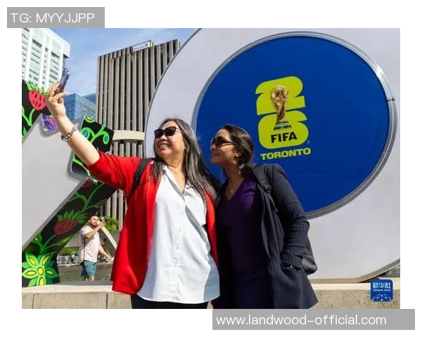 国际足联主席因凡蒂诺莅临米兰总部与高层亲切合影留念 国际足联主席因凡蒂诺莅临米兰总部与高层亲切合影留念