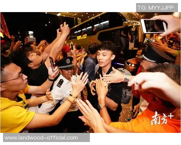 今天名古屋鲸队对决强敌期待精彩比赛瞬间与球迷热情互动 今天名古屋鲸队对决强敌期待精彩比赛瞬间与球迷热情互动