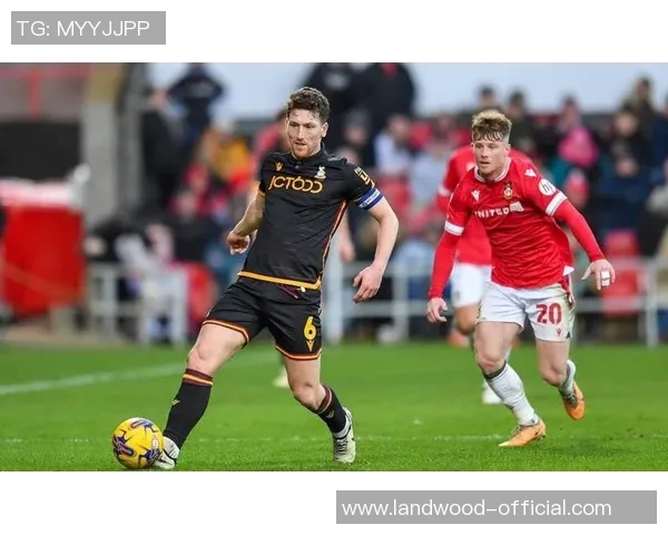 布拉德福德与奥尔德肖的激烈对决展现英乙联赛的精彩瞬间